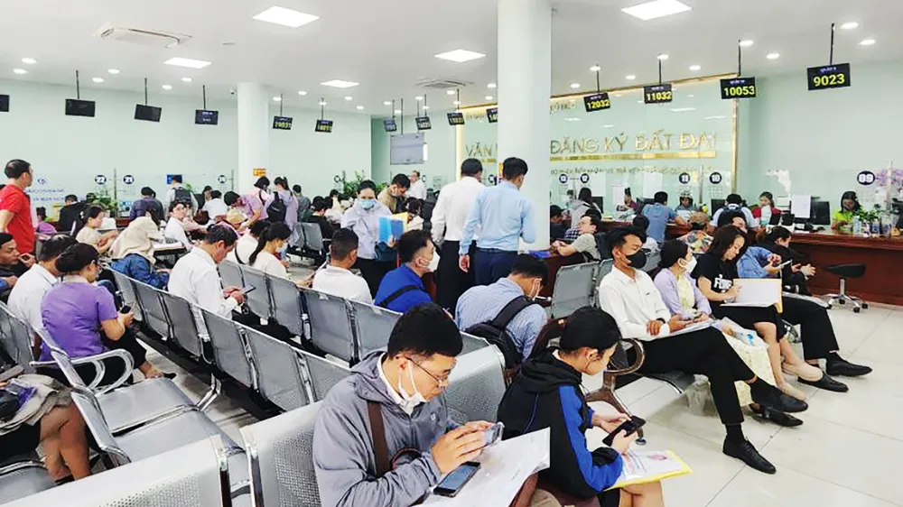 TPHCM ngày đầu áp dụng bảng giá đất mới: Lượng hồ sơ nhà đất ở nhiều quận huyện giảm