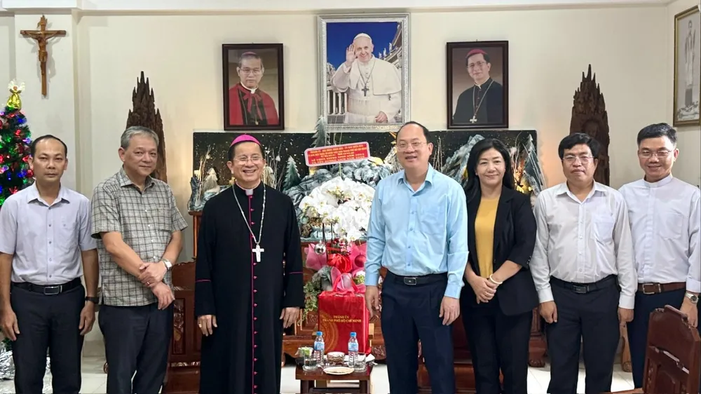 Lãnh đạo Thành ủy TPHCM thăm, chúc mừng Lễ Giáng sinh 2024 tại Bình Dương