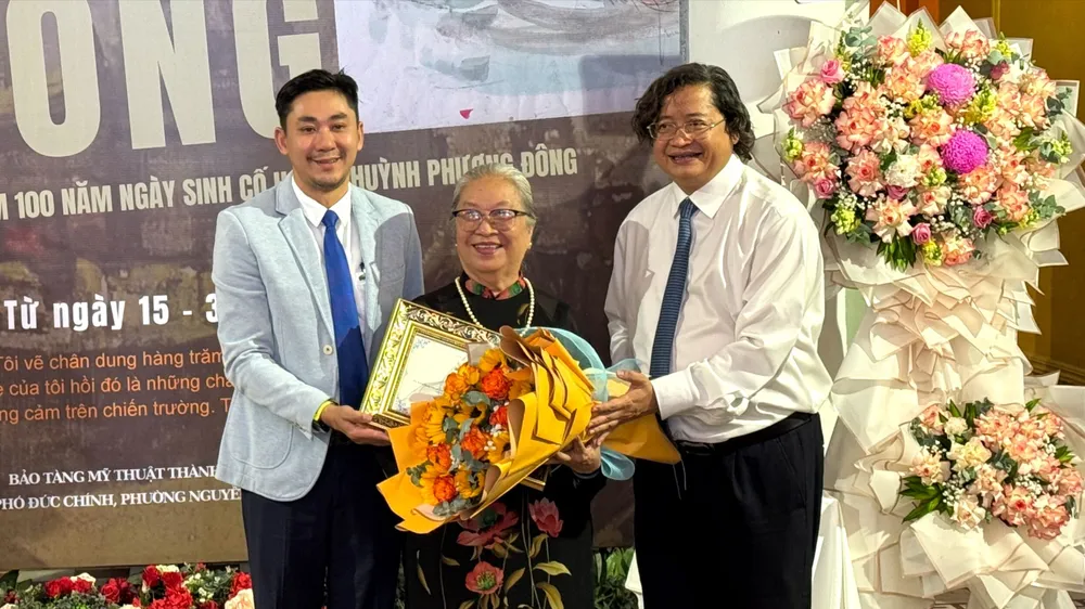 Khai mạc chuỗi triển lãm: Hành trình Huỳnh Phương Đông
