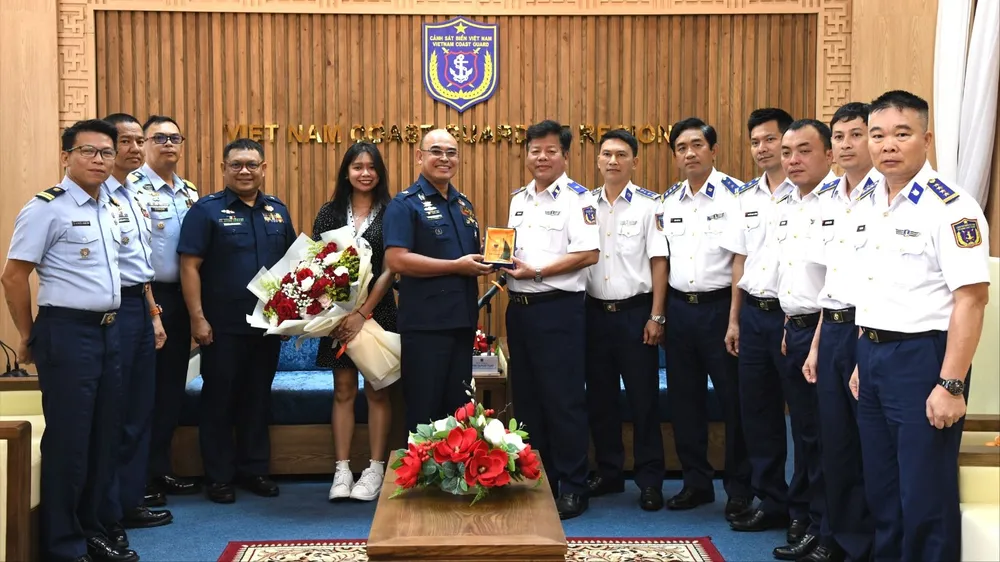 Lực lượng Bảo vệ bờ biển Philipines thăm, giao lưu Bộ Tư lệnh Vùng Cảnh sát biển 2