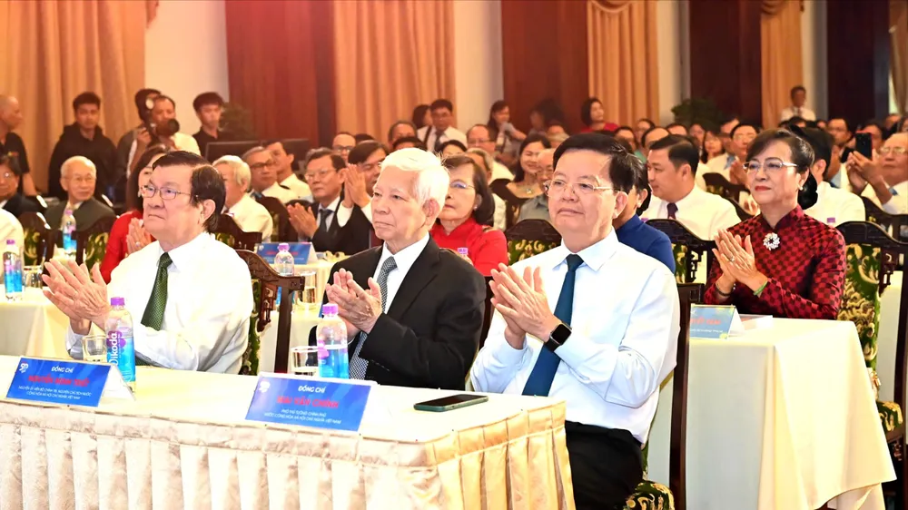 Tổng Bí thư Tô Lâm gửi hoa chúc mừng Báo SGGP kỷ niệm 50 năm ngày ra số báo đầu tiên