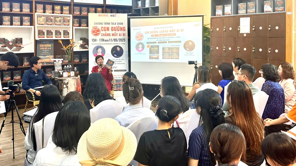Tìm kiếm tình yêu và sự chữa lành từ "Con đường chẳng mấy ai đi"