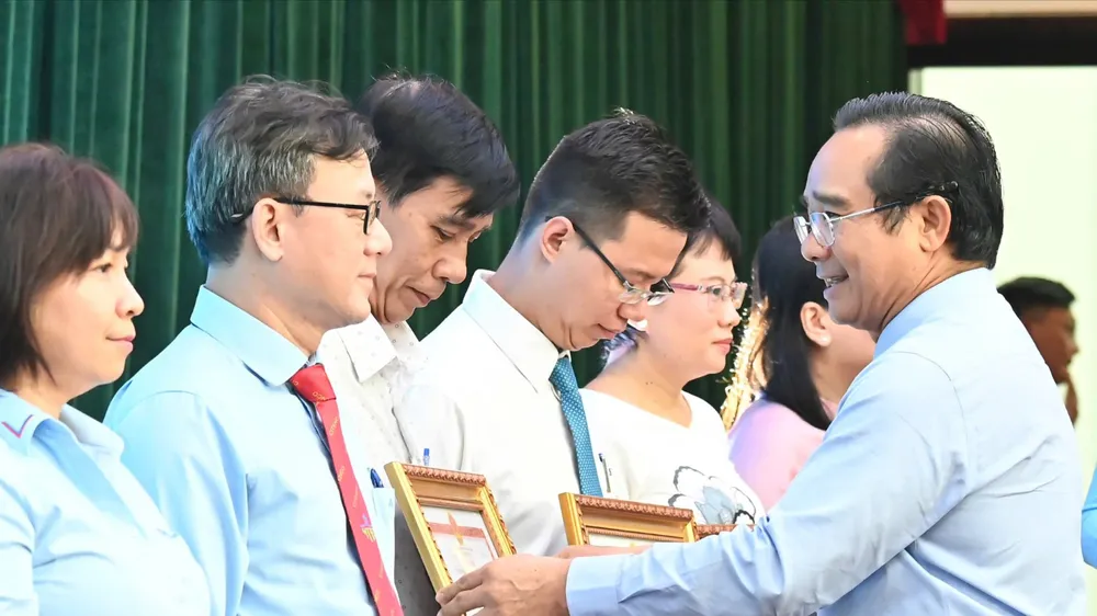 Phong trào thi đua yêu nước - thúc đẩy TPHCM vững bước phát triển