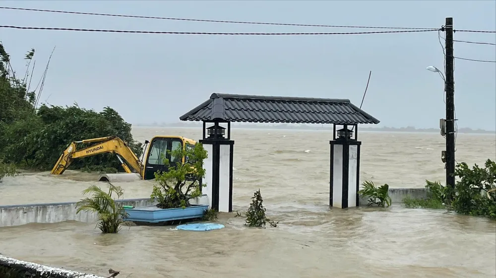 Ít nhất 5 người tử vong do mưa lũ ở Huế và Quảng Trị
