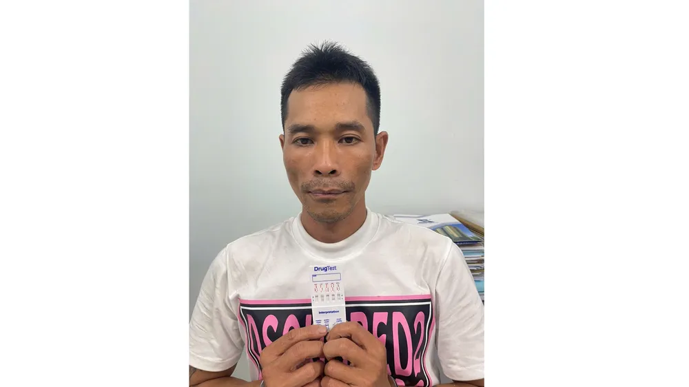 Podcast bản tin tối 21-6: Triệt phá đường dây mua bán gần 2kg ma túy; Xe tải đâm nhau, 2 tài xế bị thương nặng kẹt trong cabin