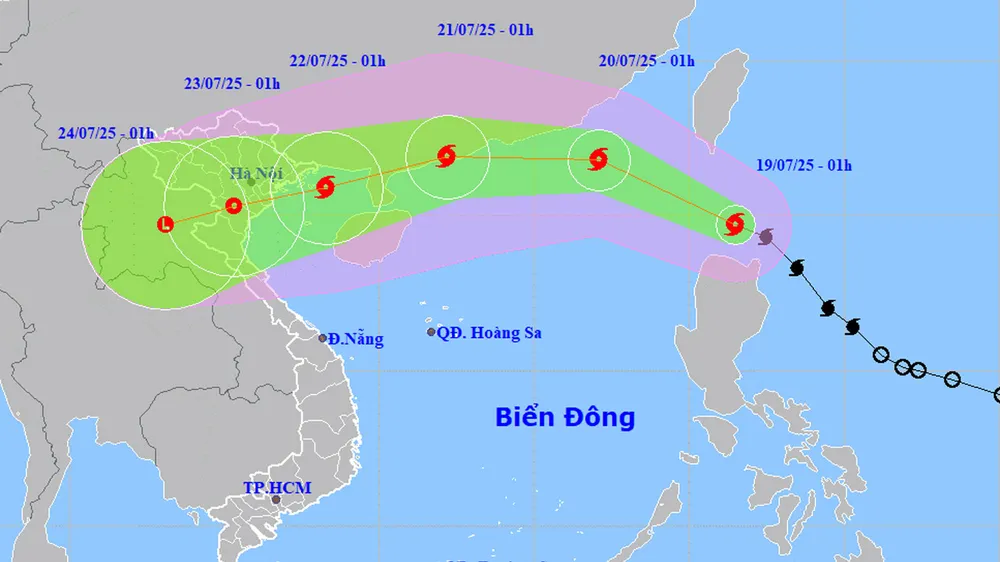 Bão Wipha tiến vào Biển Đông, biển động dữ dội