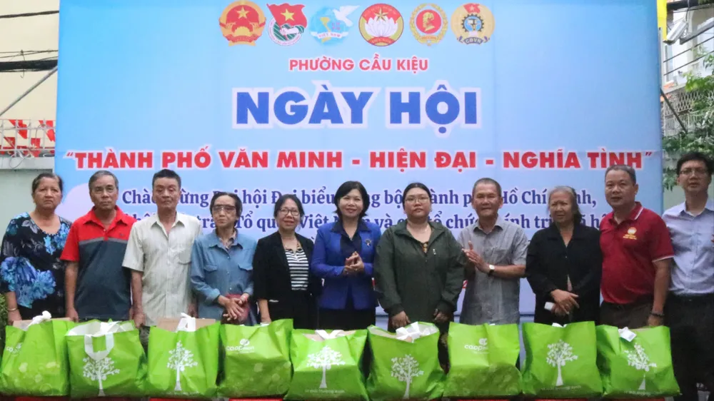 Phường Cầu Kiệu tổ chức ngày hội vì thành phố văn minh, nghĩa tình