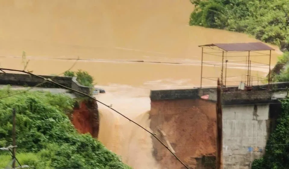 Vỡ mảng bê tông tại cửa nhận nước của Thủy điện Bắc Khê 1, tỉnh Lạng Sơn vào trưa 7-10