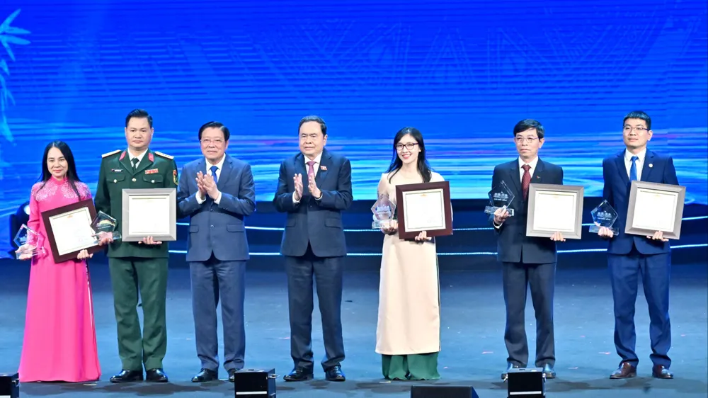 64 tác phẩm báo chí xuất sắc được trao Giải Diên Hồng