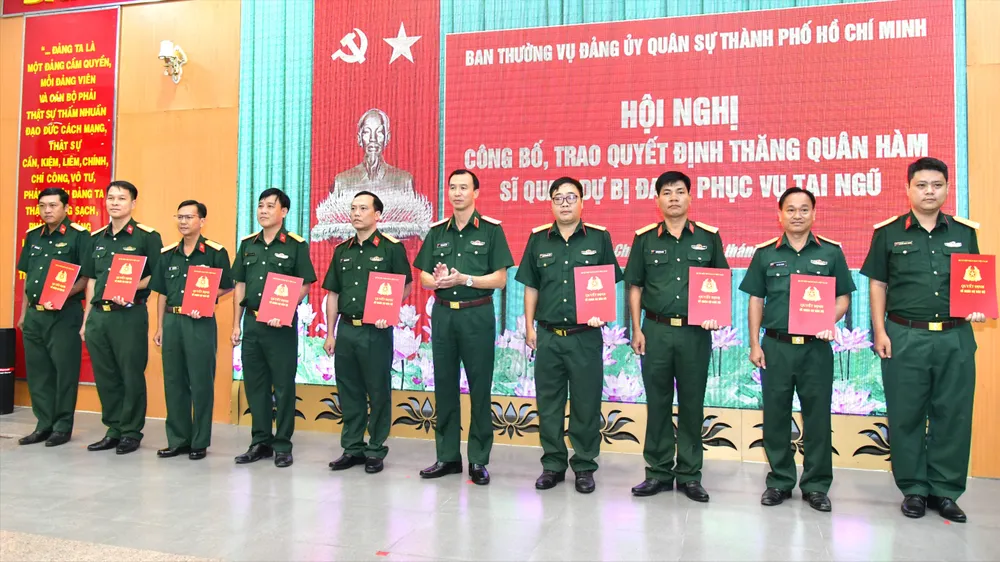 Hơn 170 sĩ quan dự bị tại TPHCM được thăng quân hàm 