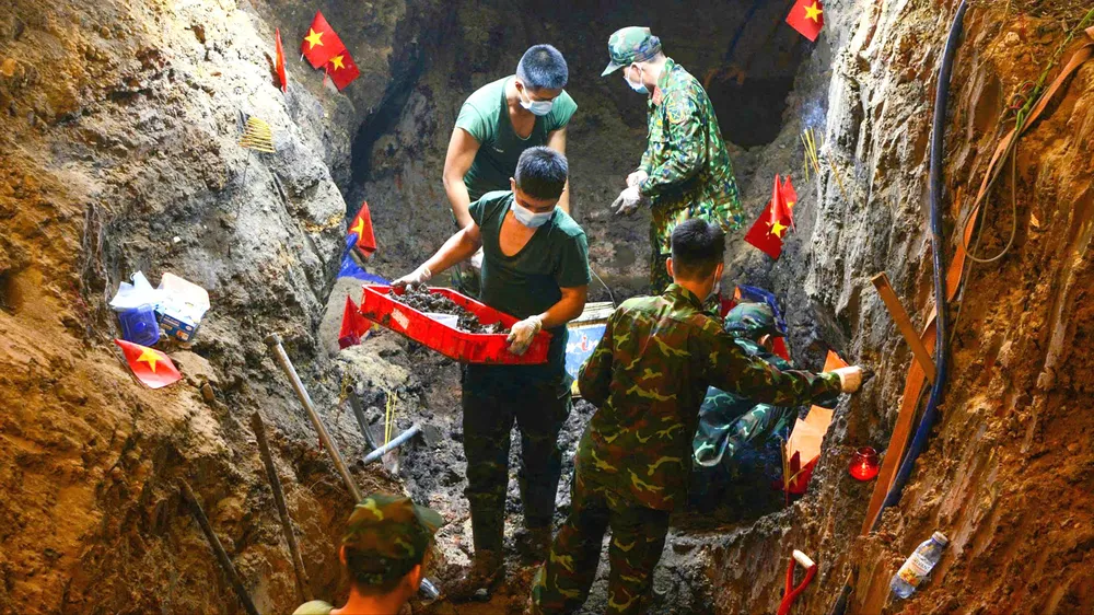 Cẩn trọng, trang nghiêm đưa các anh trở về