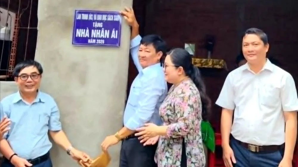 Khánh thành, bàn giao nhà Nhân ái tặng gia đình bà Nguyễn Thị Thắm