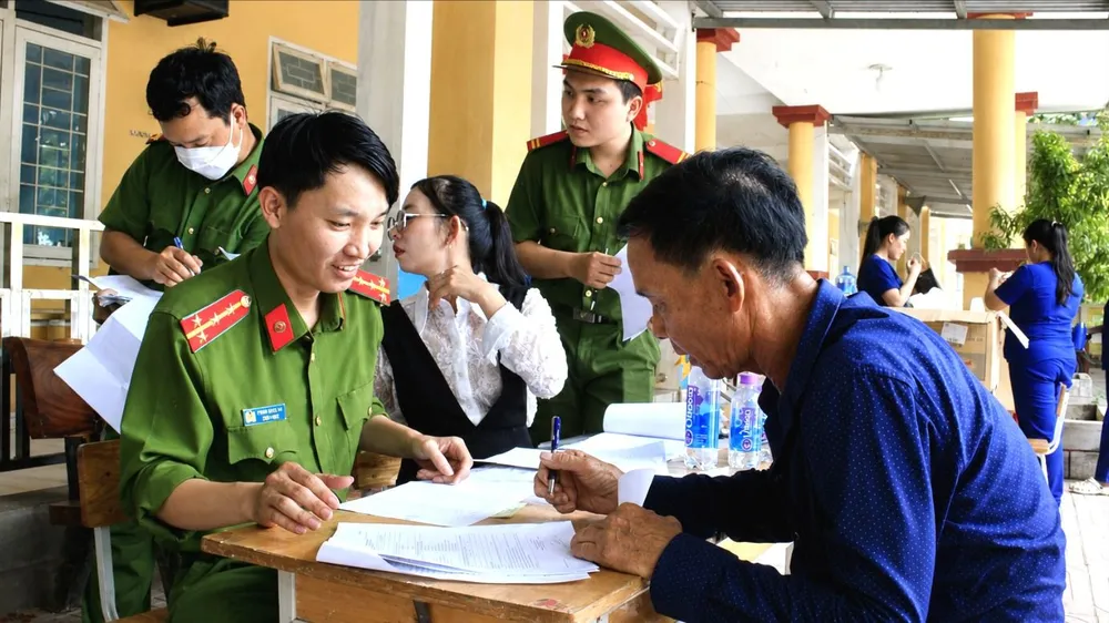 Công an tỉnh Quảng Ngãi đang triển khai đợt thu nhận mẫu sinh phẩm ADN của thân nhân liệt sĩ