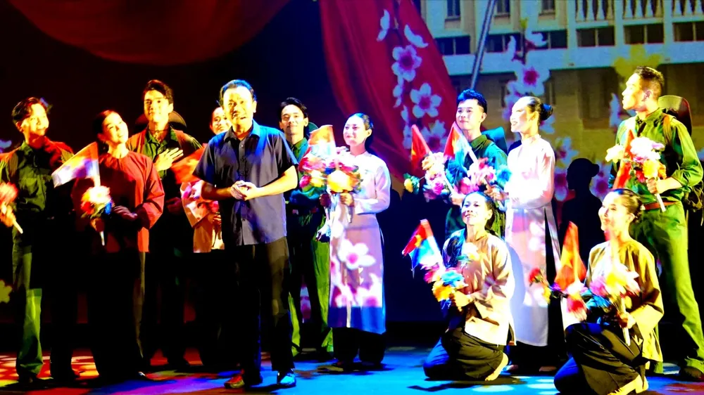 Tiết mục nhạc múa "Giải phóng miền Nam". Ảnh: THÚY BÌNH