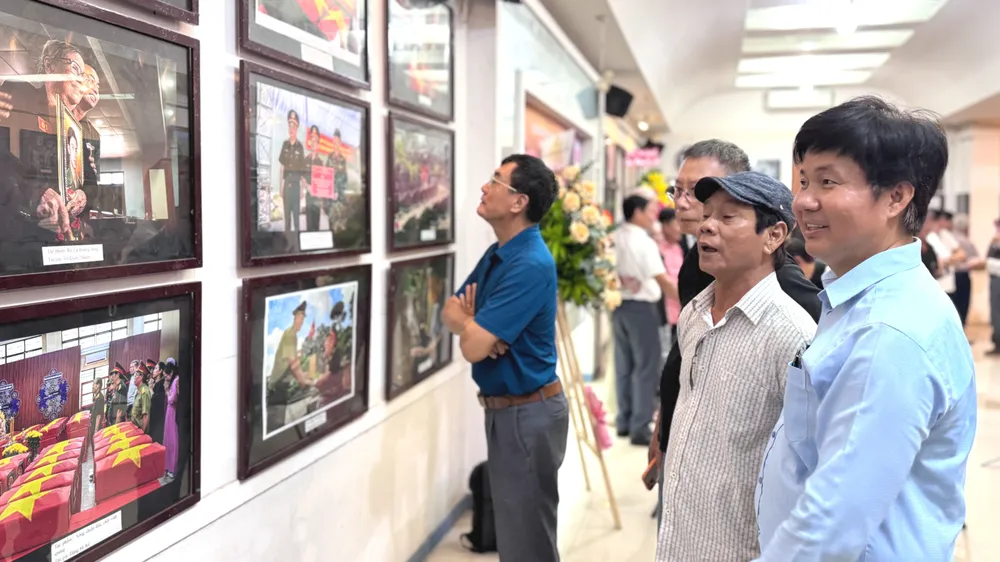 Triển lãm ảnh thời sự, nghệ thuật “Con người và cuộc sống lần thứ X”