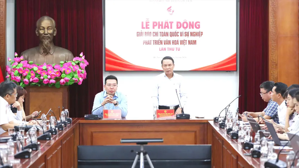 Nhà báo Nguyễn Đức Lợi, Phó Chủ tịch Thường trực Hội Nhà báo Việt Nam phát biểu tại lễ phát động. Ảnh: HUẤN TRẦN
