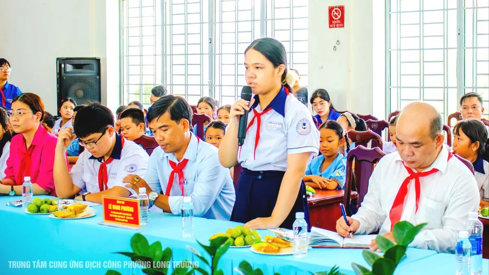Lãnh đạo phường Long Trường gặp gỡ, lắng nghe thiếu nhi 