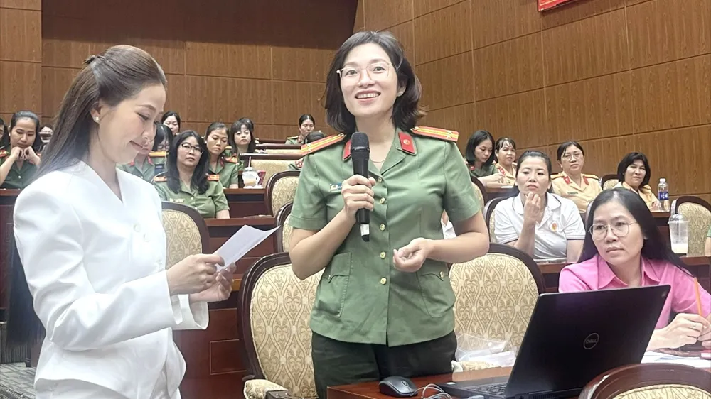 Phụ nữ Công an TPHCM học cách quản trị cảm xúc, giữ lửa hạnh phúc