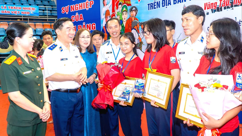 Bồi đắp tình yêu biển, đảo cho thế hệ trẻ