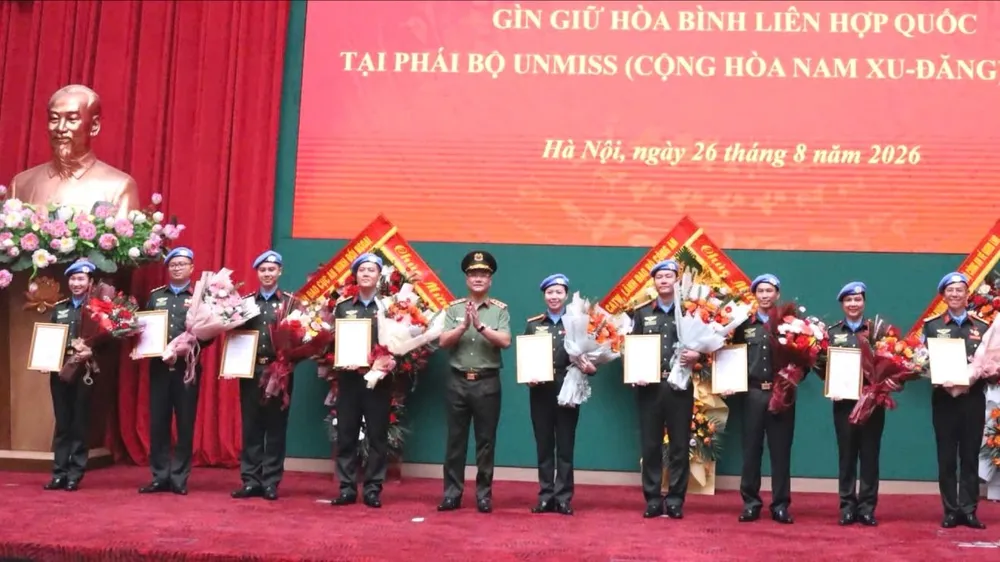 Trao quyết định cho 9 sĩ quan công an gìn giữ hòa bình Liên hợp quốc