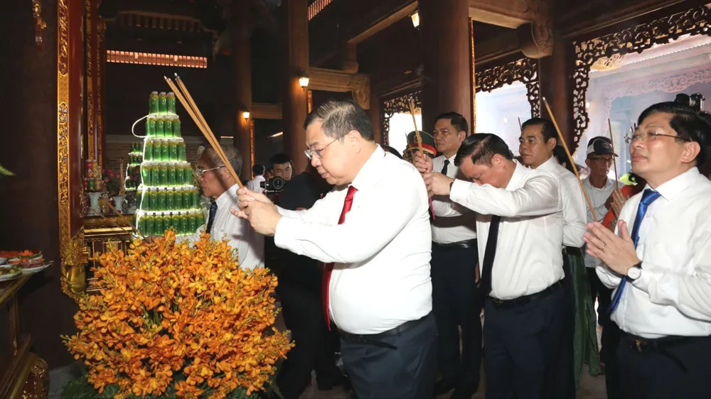 Dâng hoa, dâng hương tưởng niệm 57 năm ngày mất của Chủ tịch Hồ Chí Minh