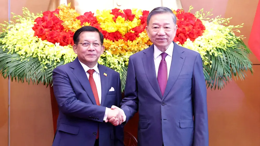 Lễ đón trọng thể Tổng thống Myanmar và Phu nhân. Ảnh: QUANG PHÚC