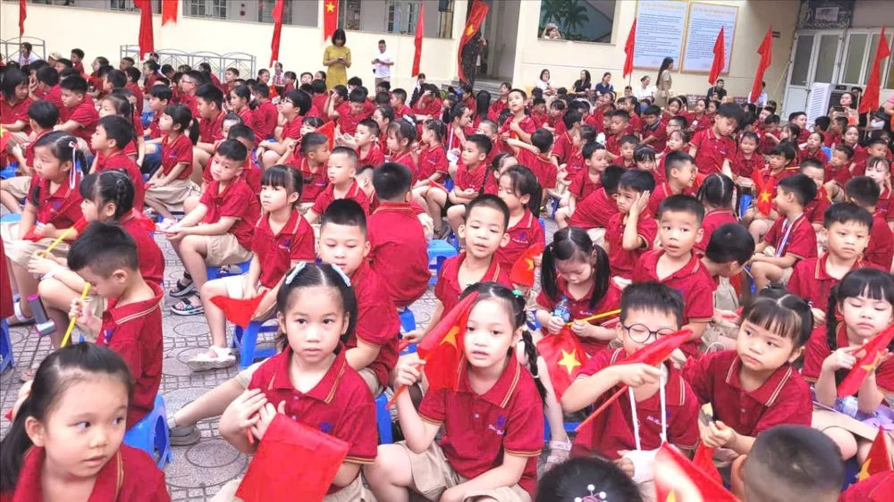 Học sinh tiểu học Hà Nội dự khai giảng năm học mới 2026-2027. Ảnh: LÂM NGUYÊN