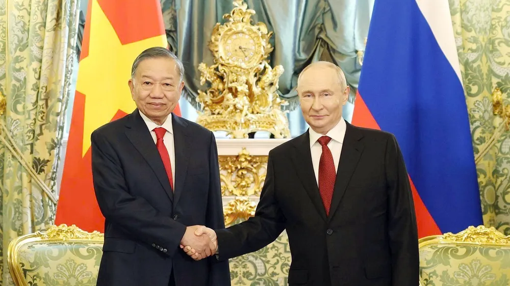 Tổng Bí thư, Chủ tịch nước Tô Lâm và Tổng thống Nga Vladimir Putin chụp ảnh chung trước hội đàm. Ảnh: Thống Nhất - TTXVN