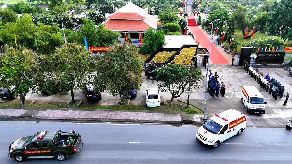 Các phương tiện vận chuyển mẫu hài cốt đến sân bay Tân Sơn Nhất