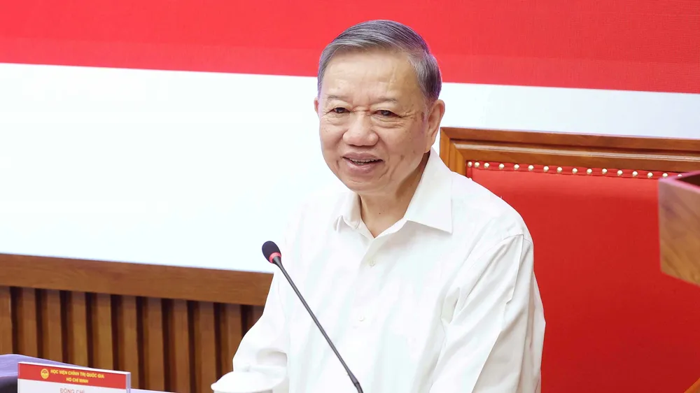 Tổng Bí thư, Chủ tịch nước Tô Lâm trao đổi và truyền đạt chuyên đề. Ảnh: TTXVN