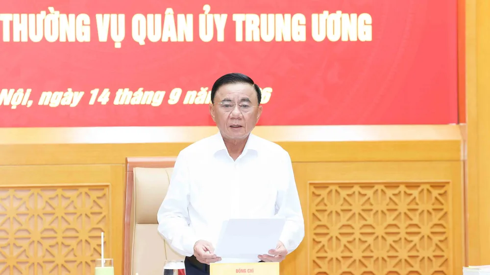 Đồng chí Trần Cẩm Tú, Ủy viên Bộ Chính trị, Thường trực Ban Bí thư, Trưởng Đoàn Kiểm tra, giám sát số 221 phát biểu chỉ đạo hội nghị. Ảnh: TTXVN