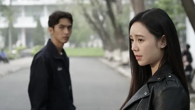 Một cảnh trong phim Về nhà đi con