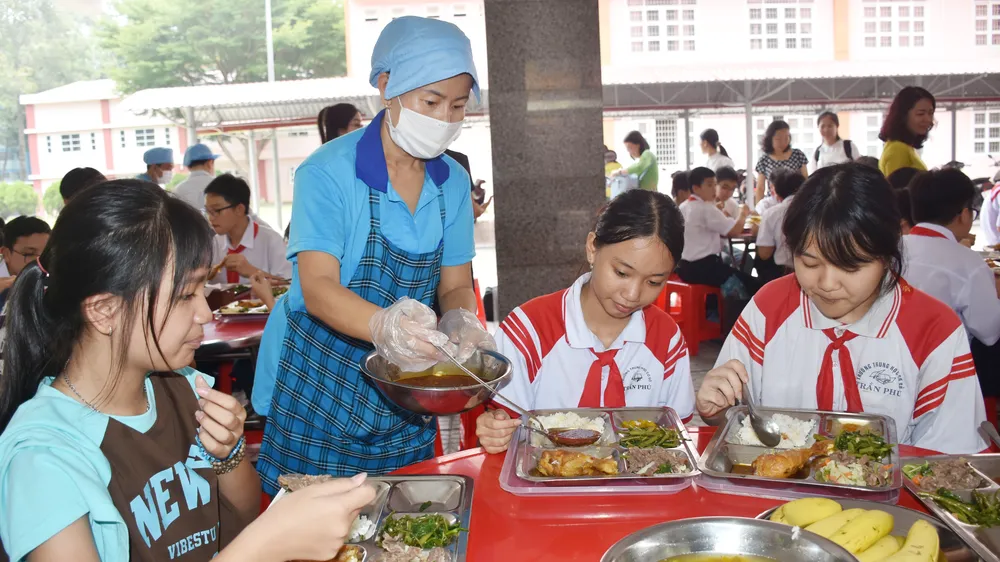 Bán trú cho học sinh, vơi nỗi lo của phụ huynh
