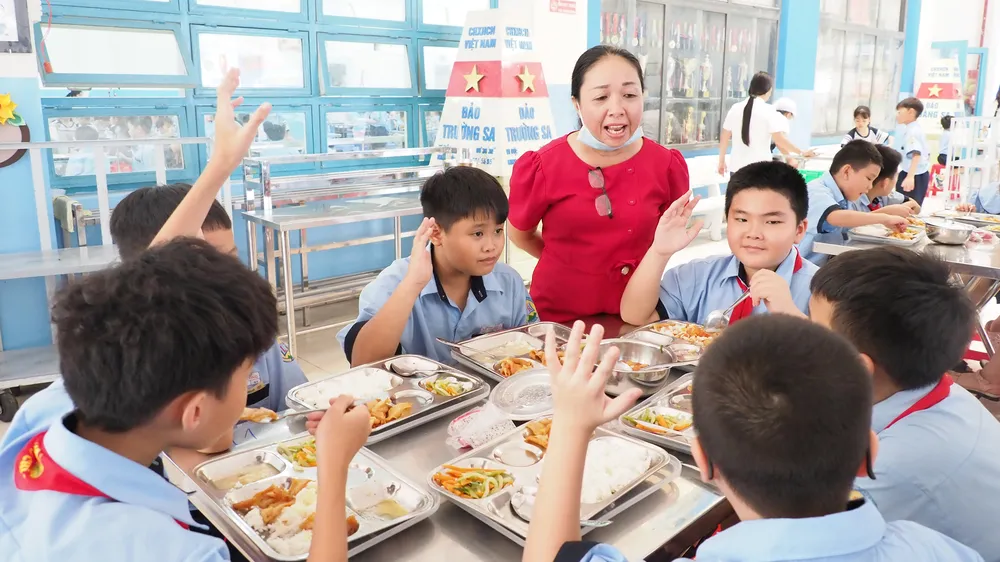 Vẫn lúng túng trong quản lý bữa ăn bán trú