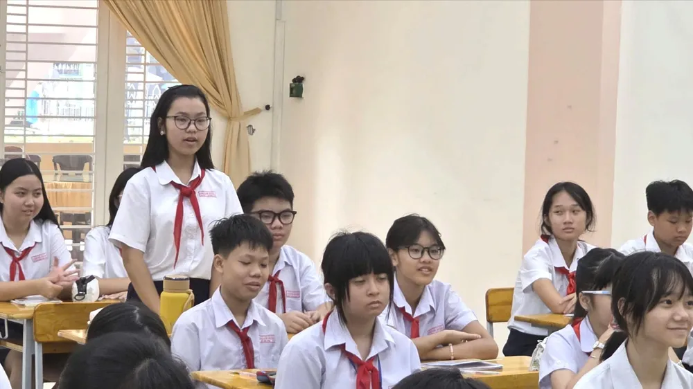 Học sinh nghỉ học vì lý do sức khỏe phải nộp minh chứng?!