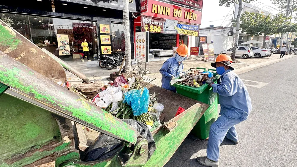 Quản lý bằng dữ liệu, hỗ trợ chuyển đổi phương tiện thu gom rác