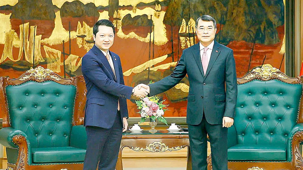 Thủ tướng Lê Minh Hưng tiếp Bộ trưởng Bộ Thanh tra Campuchia Sok Soken, chiều 29-9. Ảnh: VIẾT CHUNG