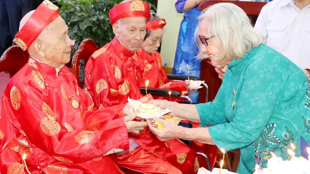 Ngày Quốc tế Người cao tuổi 1-10: Tuổi cao sống đẹp, sống có ích