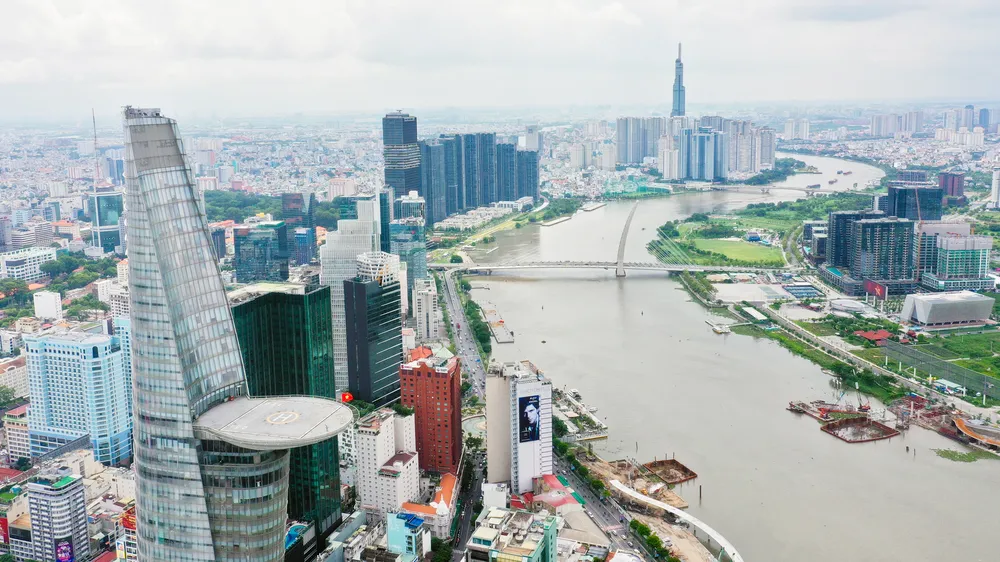Không gian đô thị TPHCM phát triển dọc sông Sài Gòn. Ảnh: HOÀNG HÙNG