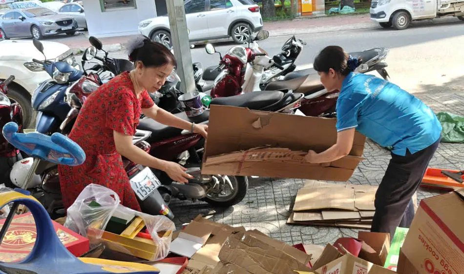 Các hội viên thu gom phế liệu