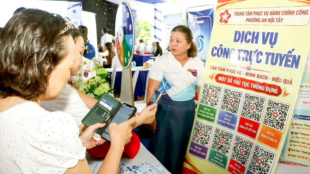 Chạm ứng dụng, mở tiện ích cuộc sống