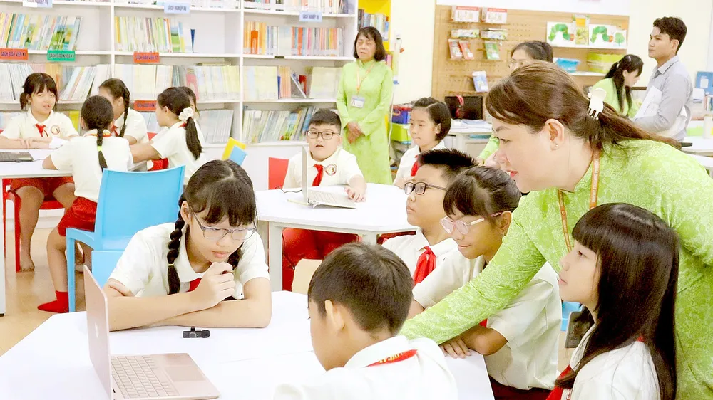 Gỡ “nút thắt” thiếu giáo viên tại TPHCM