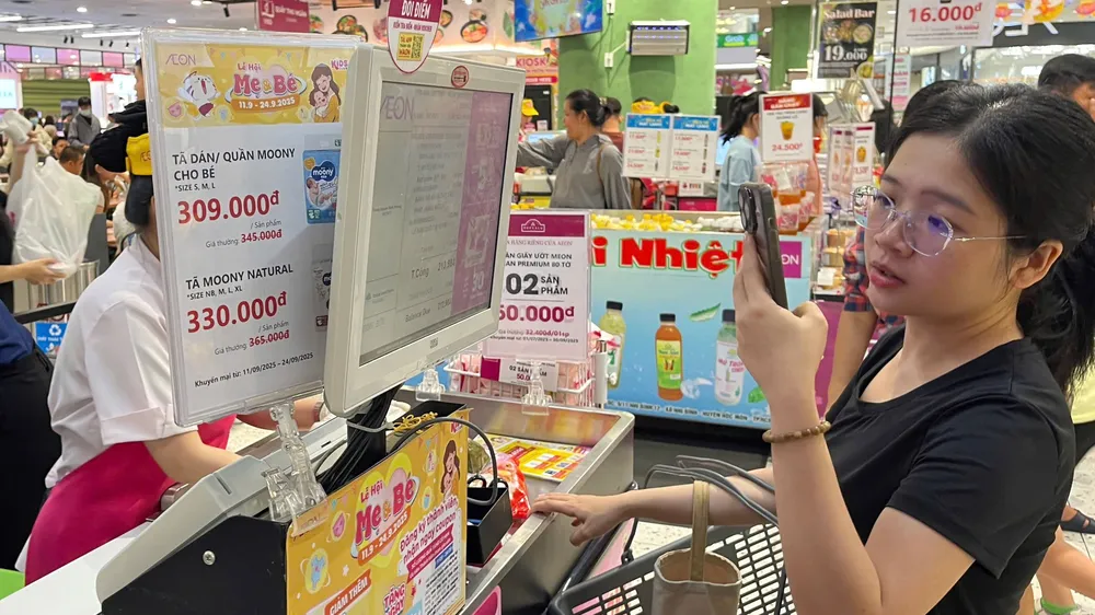 Người trẻ tưng bừng “mua trước, trả sau”