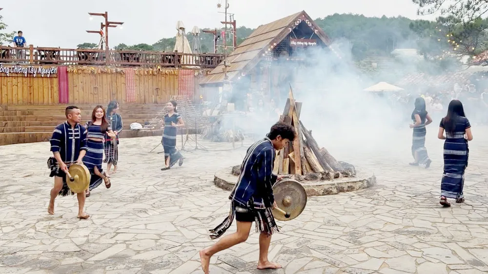 Khơi mạch Không gian văn hóa cồng chiêng Tây Nguyên - Bài 1: Tiếng chiêng thưa dần