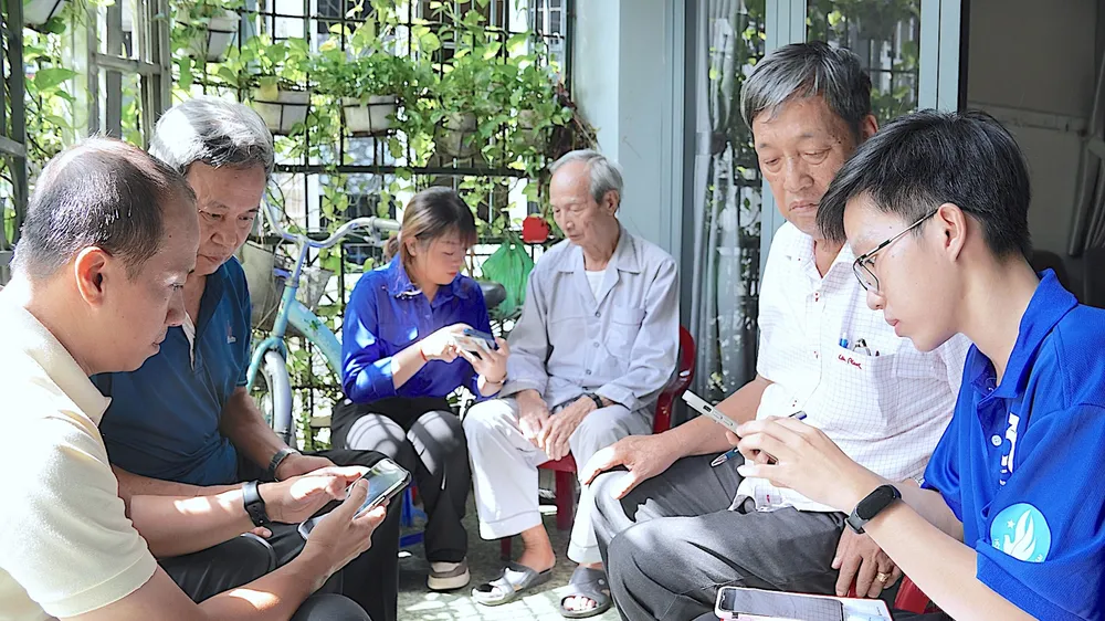 Mạch dịch chuyển mạnh mẽ từ “đảng viên số”