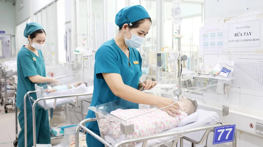 Điều dưỡng - Những “chiến binh” thầm lặng