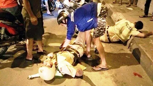 Lao xe trực diện, đánh và đòi chém CSGT