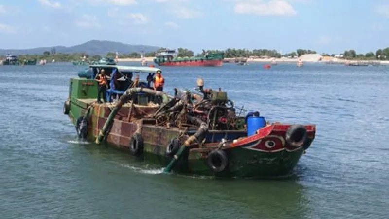 Một phương tiện khai thác cát