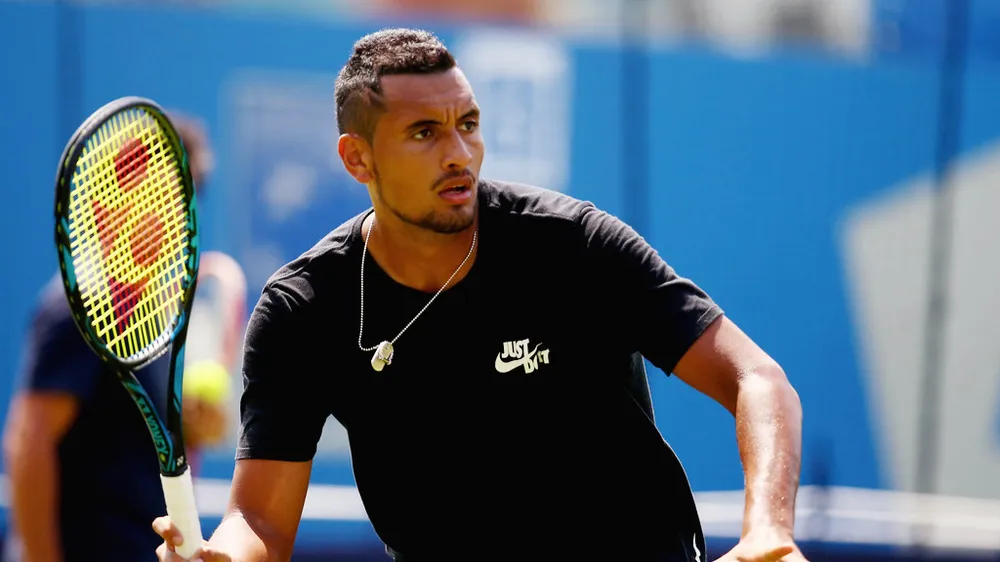 Nick Kyrgios đang tập luyện tại Queen’s Club ở London