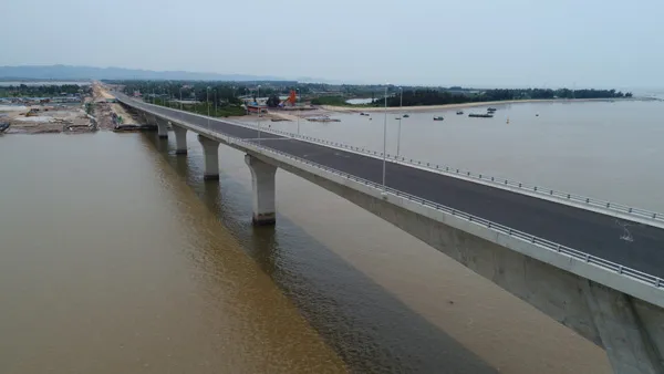 Cầu Tân Vũ - Lạch Huyện là cây cầu vượt biển dài nhất khu vực Đông Nam Á.